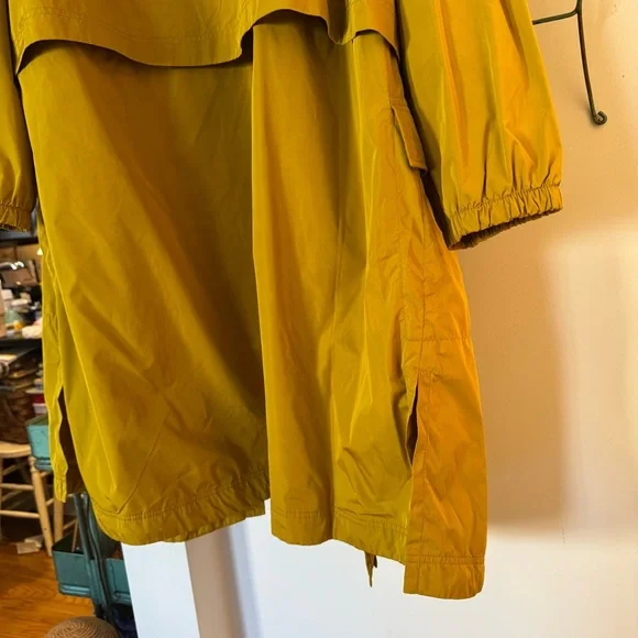 Great Old Navy Plus Size Raincoat in Green-yellow Chartreuse color - Picture 4 of 14